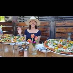 Meet your Posher, Laura